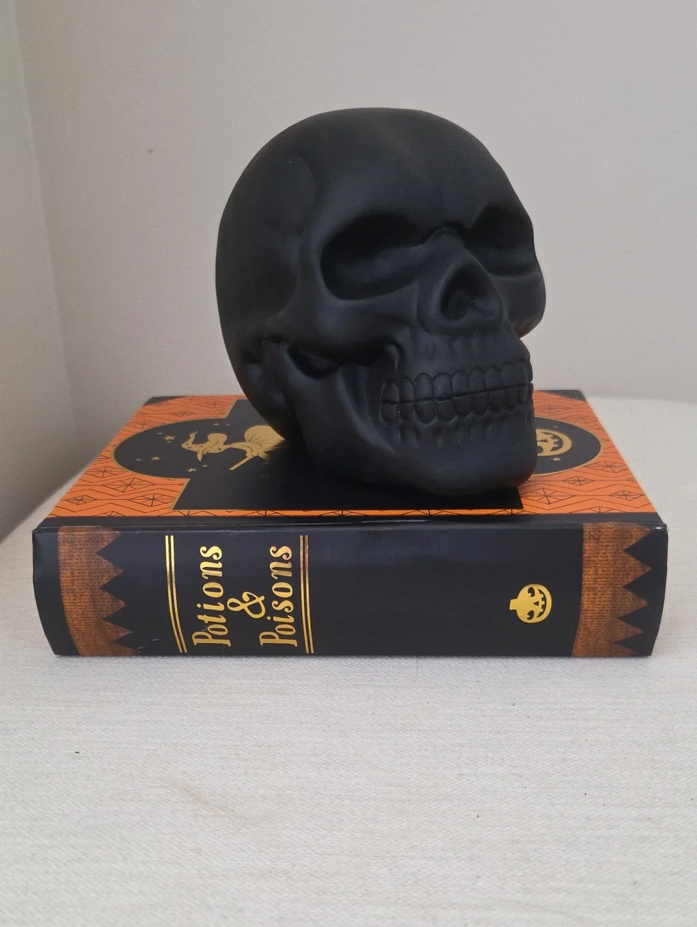 Black Skull , Potions & Poisons Book